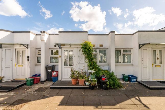 Lovat Walk, Heston, Hounslow, TW5 1 bed bungalow for sale
