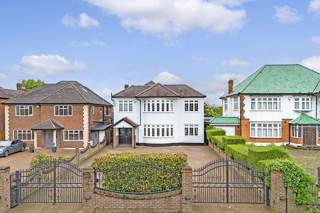 5 bed detached house