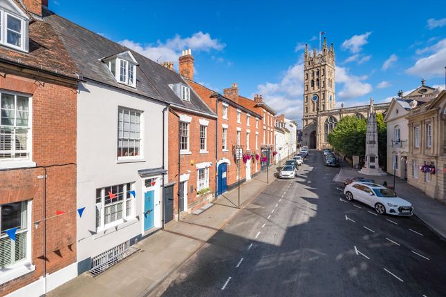 6 bedroom town house for sale