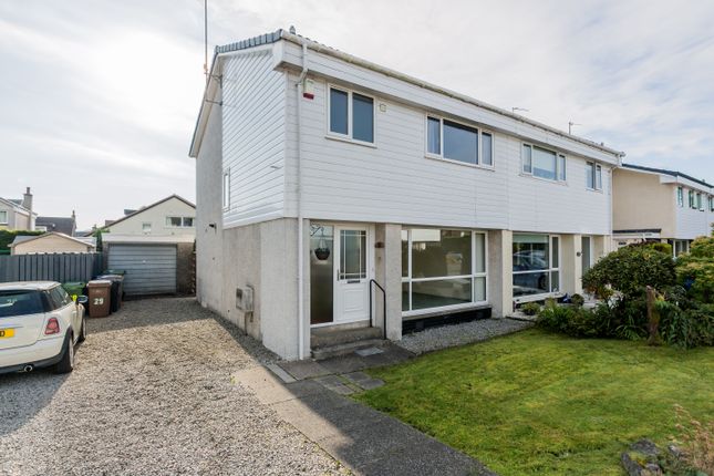 30 McConnell Road, Lochwinnoch, PA12 4EB 3 bed semi