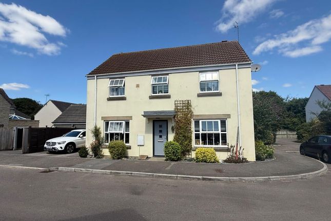 Honeysuckle Close, Calne, SN11 4 bed detached house for sale