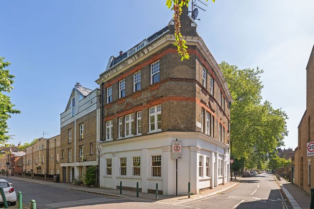 Walnut Tree Walk, London SE11 2 bed end of terrace house for sale
