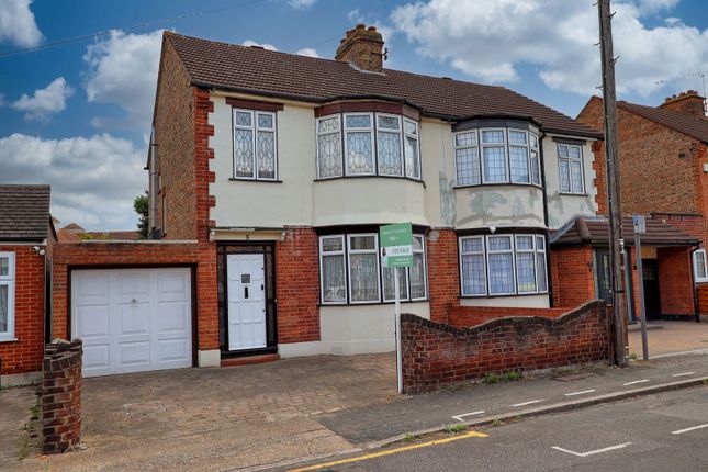 Lonsdale Avenue, Romford RM7 3 bed semi