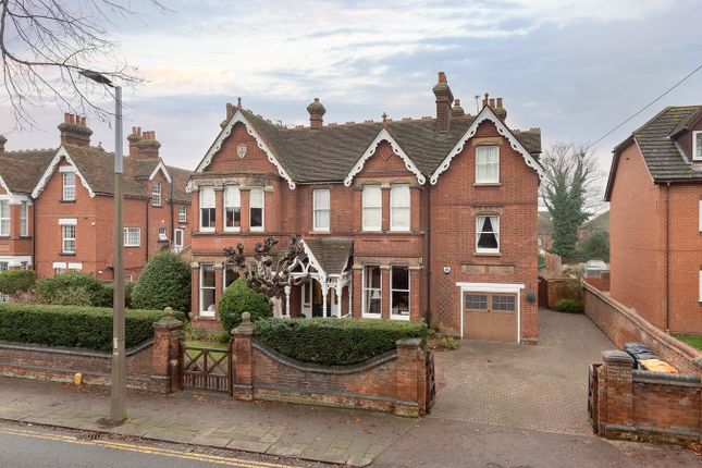 6 bedroom detached house for sale