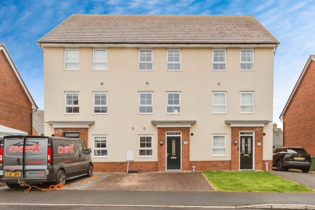 3 bedroom town house for sale