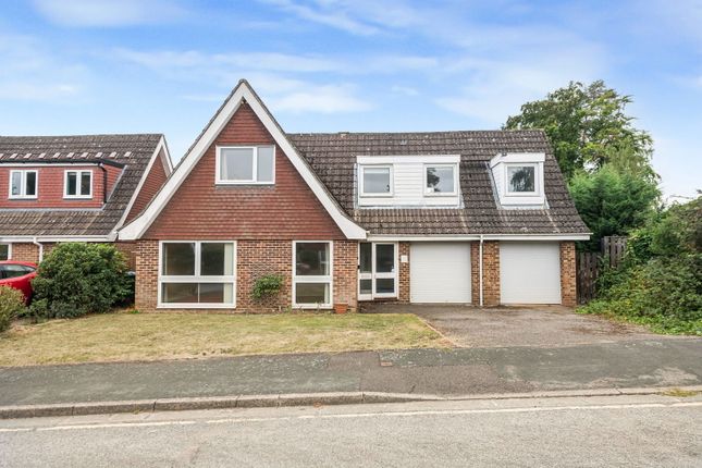 Paddocks Close, Cobham, Surrey KT11 2BD 3 bed detached house for sale