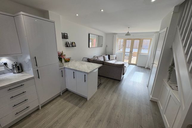 2 bedroom semi-detached house for sale