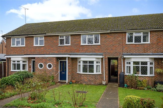 Cleves Close, Cobham, Surrey, KT11 3 bed semi