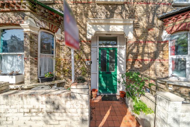 Abdale Road, London, W12 3 bed terraced house for sale