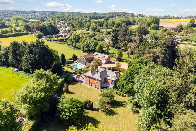 6 bedroom detached house for sale