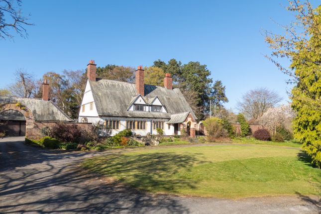 5 bed detached house