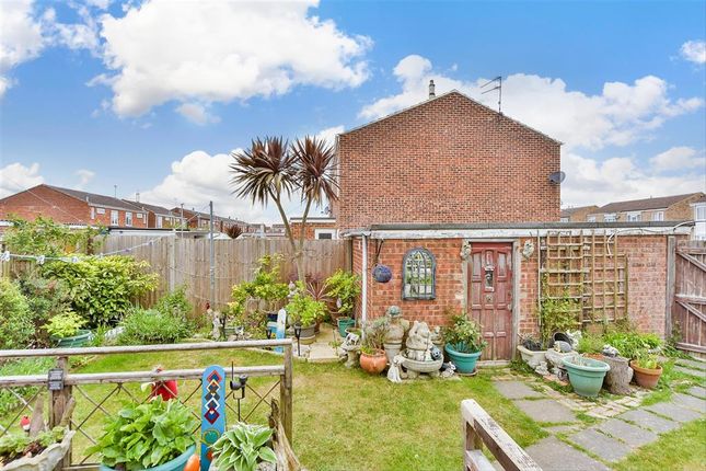 Levett Close, Isle Of Grain... 3 bed semi