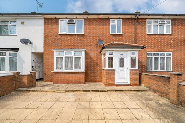 Robin Grove, Kenton, HA3 9TP 3 bed terraced house for sale