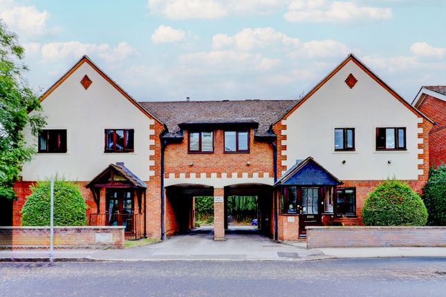 Station Road, High Wycombe HP10 2 bed apartment for sale