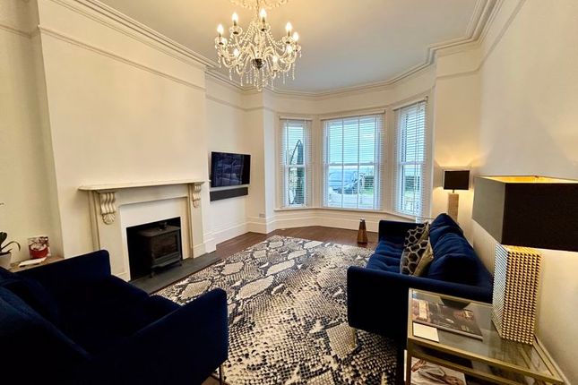 6 bedroom end of terrace house for sale