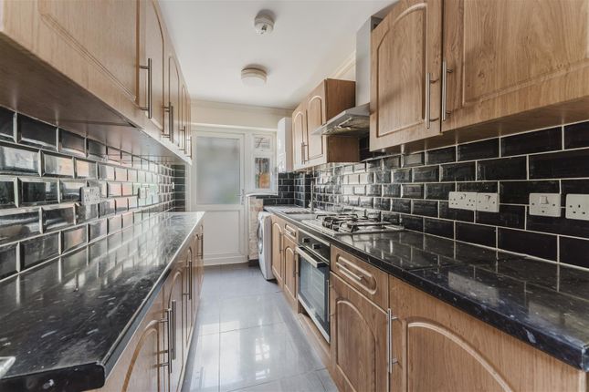 Berkeley Avenue, Hounslow TW4 3 bed terraced house for sale
