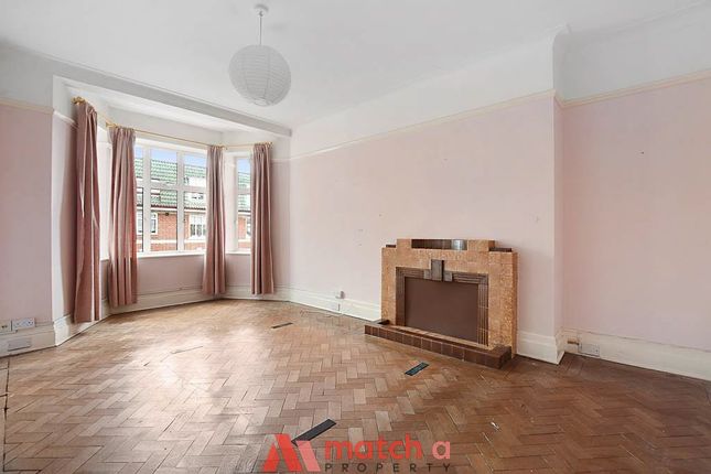 3 bedroom flat for sale