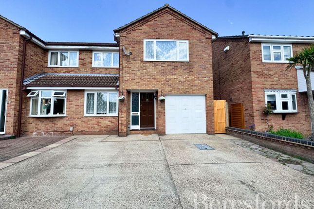 Ilfracombe Crescent, Hornchurch, RM12 4 bed semi