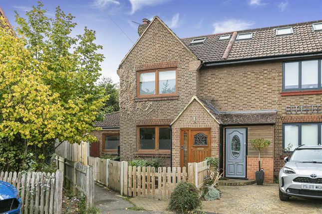 Mead Road, Richmond TW10 3 bed end of terrace house for sale