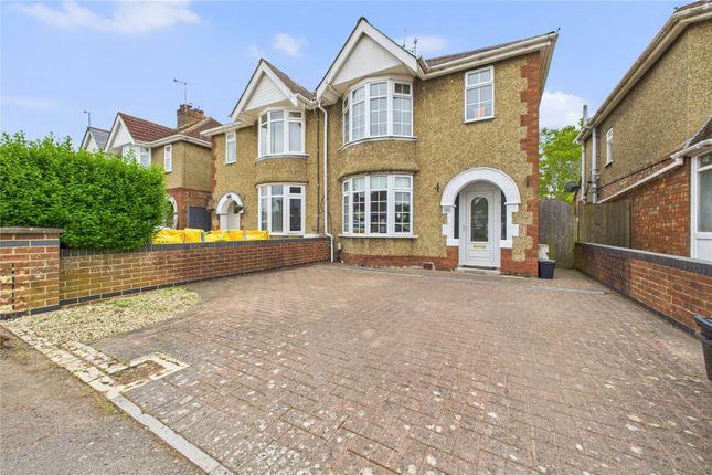 Churchward Avenue, Swindon SN2 3 bed semi