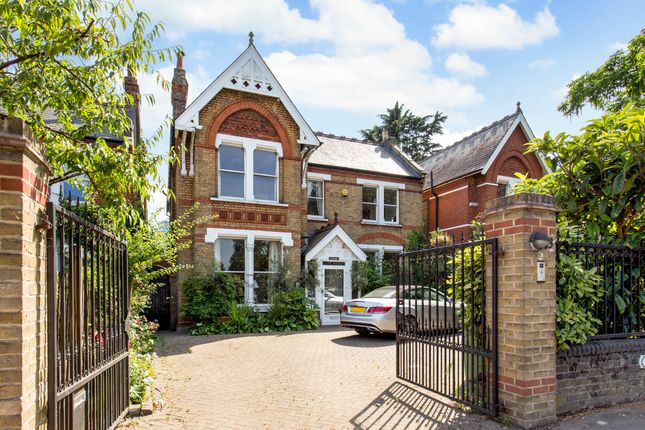 5 bed detached house