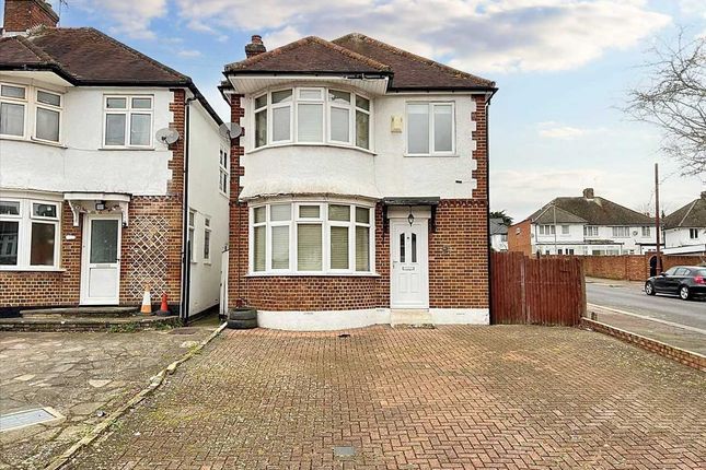Brook Avenue, Edgware 3 bed detached house for sale