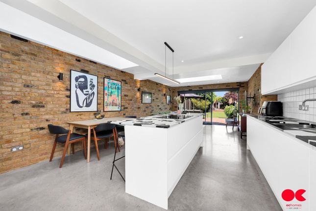 Brentwood Road, Gidea Park RM2 3 bed end of terrace house for sale