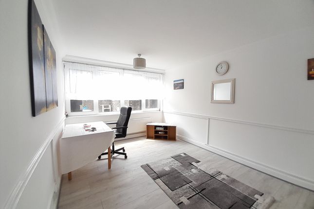 Kinglake Street, Southwark, London, SE17 3 bed apartment for sale