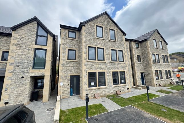 Manywell Heights, Culingworth, BD13 4 bed semi
