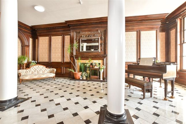 Studio flat for sale