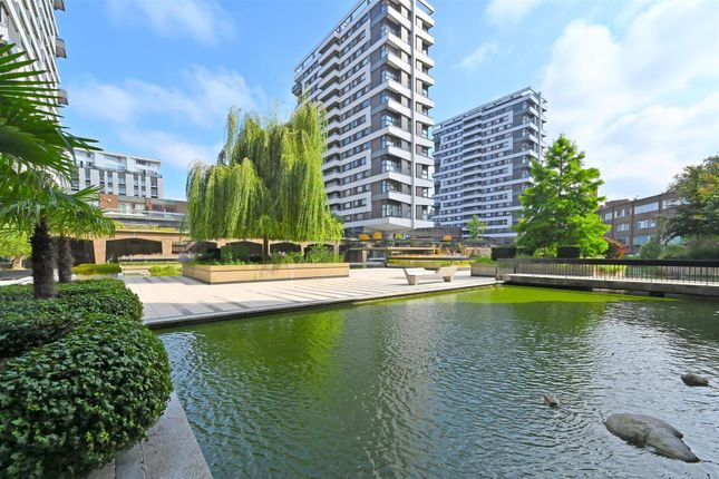 THE WATER GARDENS, BURWOOD PLACE... 2 bed flat for sale