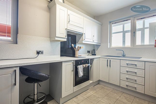 Regent Court, Bradfield Road... 2 bed apartment for sale