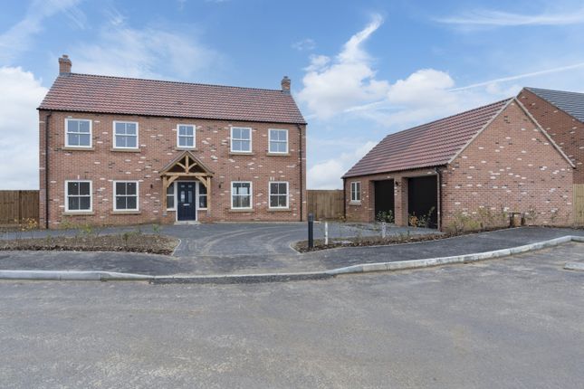 5 bed detached house