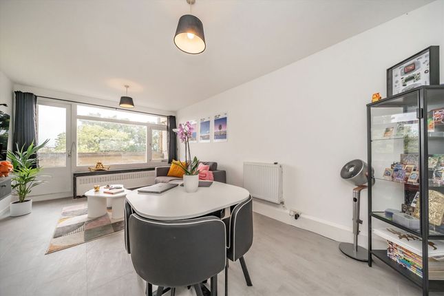 Highcliffe Drive, London SW15 2 bed flat for sale