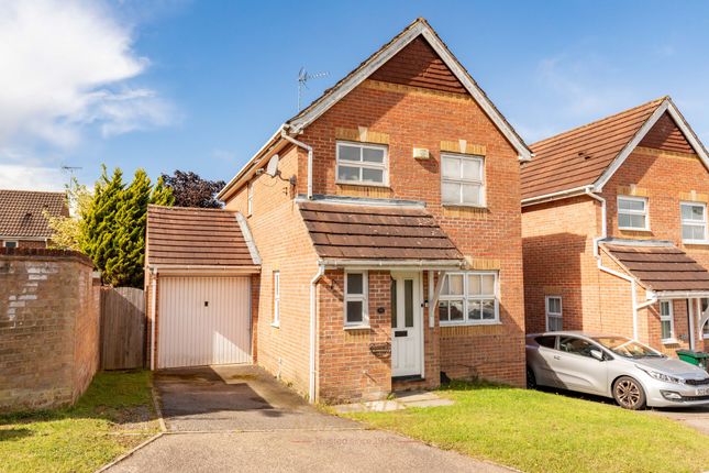 Bassett Road, Crawley RH10 3 bed detached house for sale