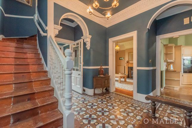 5 bedroom semi-detached house for sale