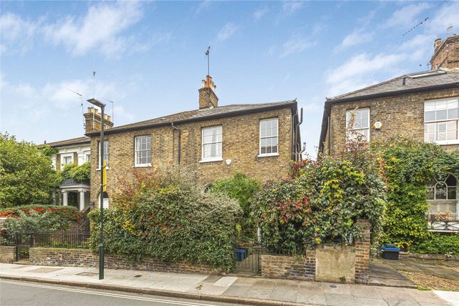 The Vineyard, Richmond, TW10 3 bed semi