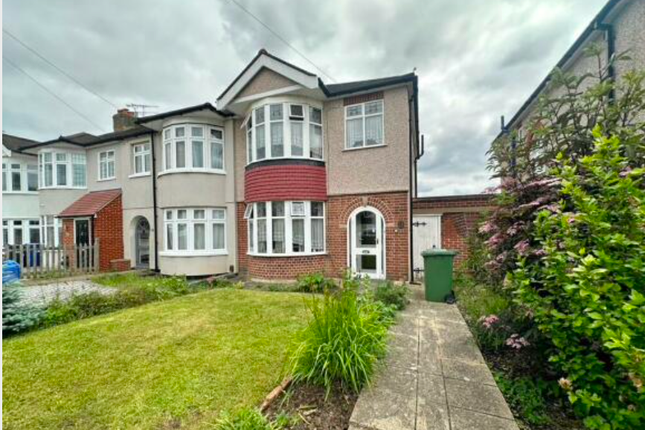 Toplands Avenue, South Ockendon, Essex 3 bed end of terrace house for sale