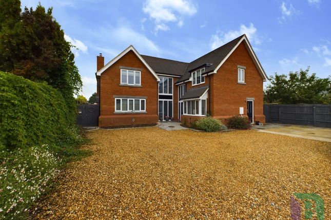 Hill View, Newport Pagnell MK16 5 bed detached house for sale