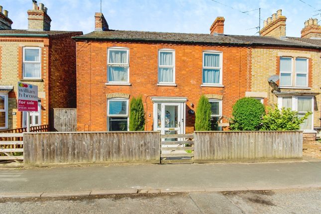 4 bedroom end of terrace house for sale