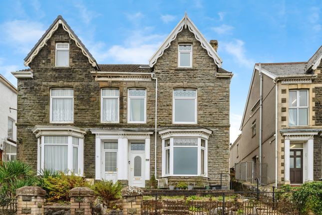 6 bedroom semi-detached house for sale