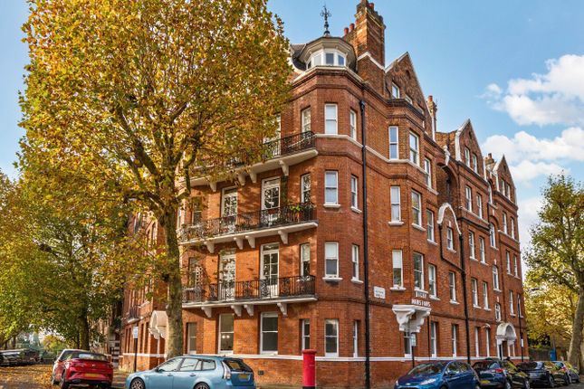 Hammersmith Bridge Road, London, W6 2 bed flat for sale