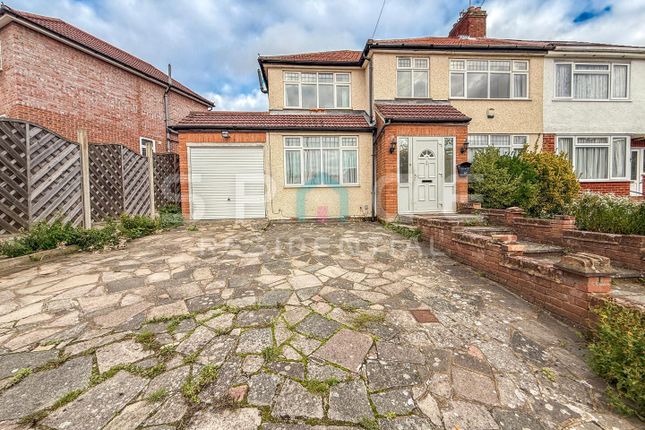 4 Double Bedroom House in Edgware HA8 4 bed semi