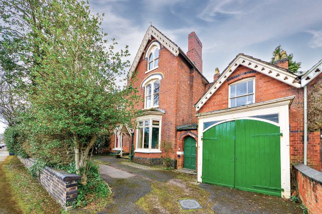 6 bedroom semi-detached house for sale