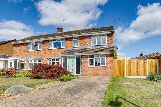 Arlington Close, Hucknall NG15 3 bed semi