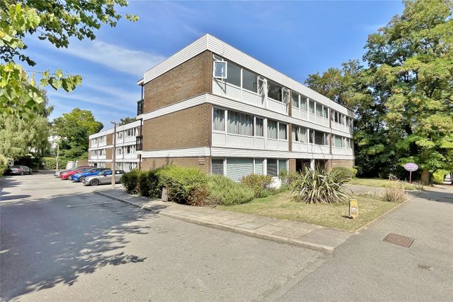 Ravenswood Court, Woking, Surrey, GU22 2 bed apartment for sale