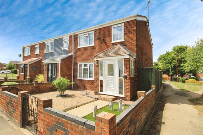 Oak Road, Kent ME10 3 bed end of terrace house for sale