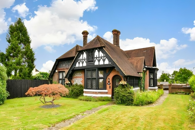 6 bedroom detached house for sale