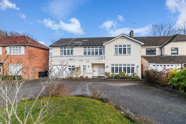 Broadgates Avenue, Barnet EN4 6 bed detached house for sale