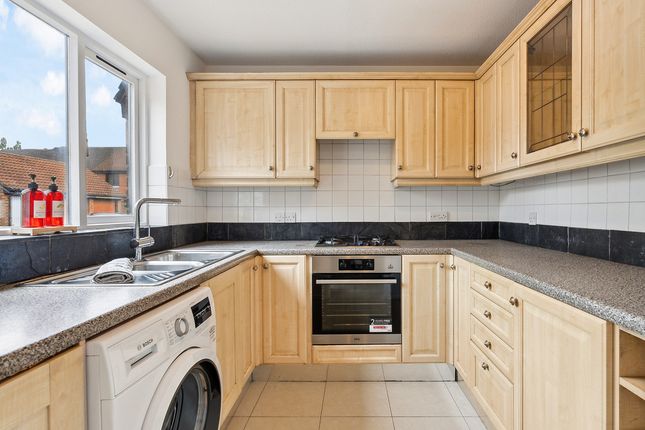 Pinkcoat Close, Feltham, TW13 3 bed semi